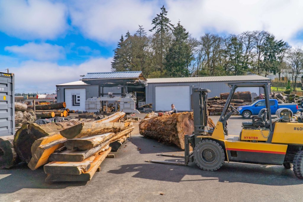 Lakewood Live Edge Yard Saw Mill Fork Lift Logs